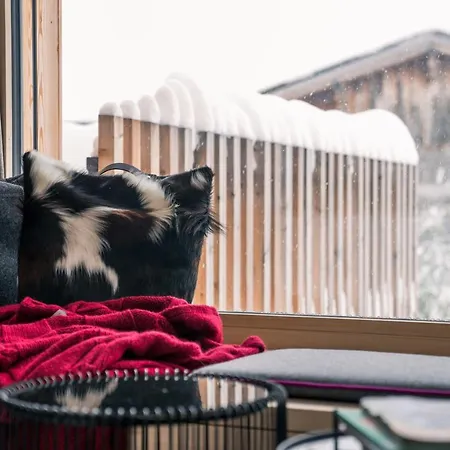 Apartment Oberlech750. Refugium Am Berg. *