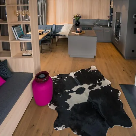 Oberlech750. Refugium Am Berg. * Oberlech