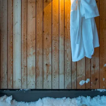 Apartment Oberlech750. Refugium Am Berg. *